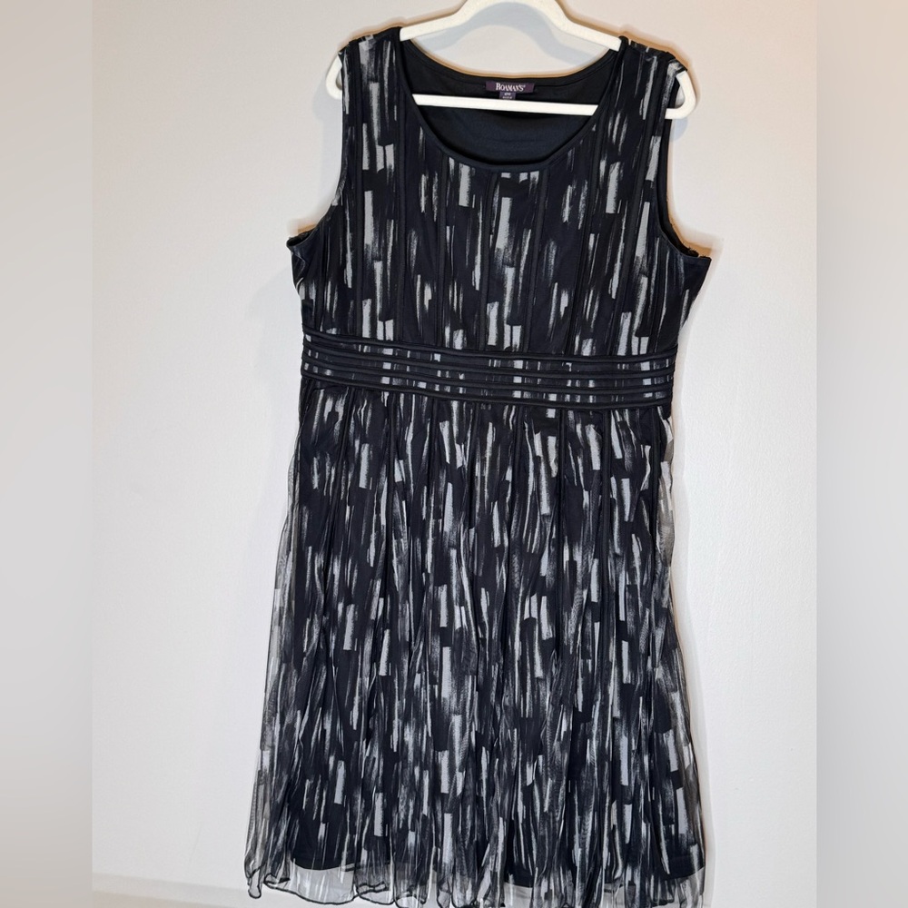 Roaman's Black and White Women’s dress, size 18